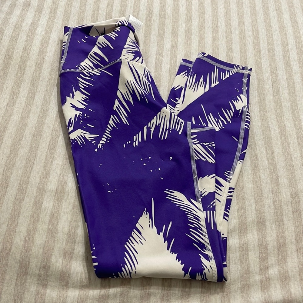 New high waisted Fabletics printed legging size XS